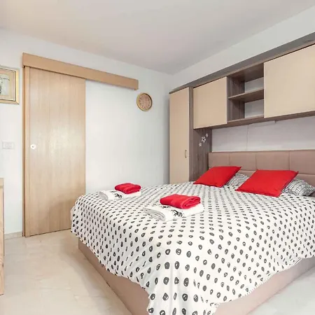 In Porec/istrien 34407 شقة